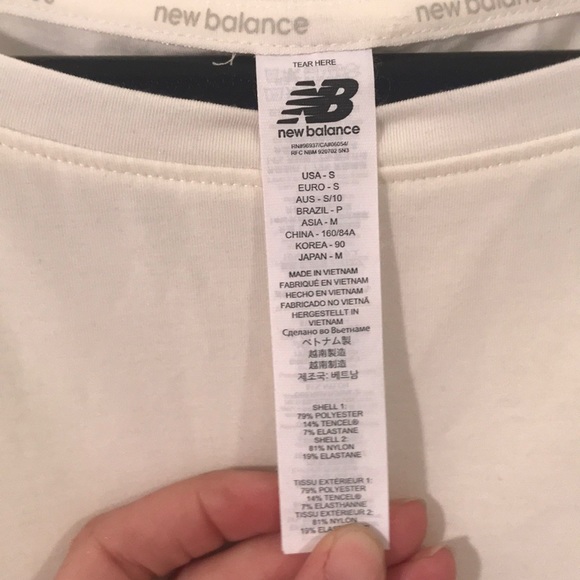 New Balance Loose White Workout Top - Picture 2 of 5